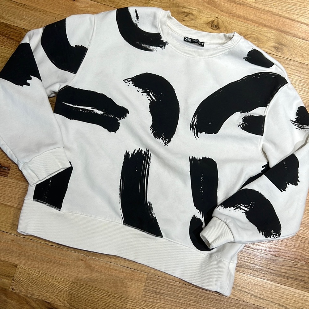 Zara preloved white and black sweatshirt🔥❤️🍂 - Picture 1 of 8